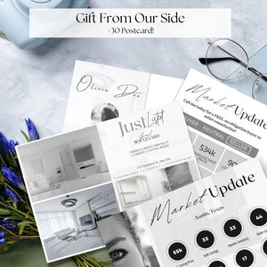 Op de afbeelding: Marketingmaterial van een makelaar met een wit en grijs kleurenschema. De materialen omvatten een ansichtkaart met een foto van een modern huis, een marktupdate-blad met statistieken en een visitekaartje met de naam en contactgegevens van de makelaar. De tekst op de materialen omvat "Just Listed", "Market Update", "Olivia Dee" en "Makelaar".
