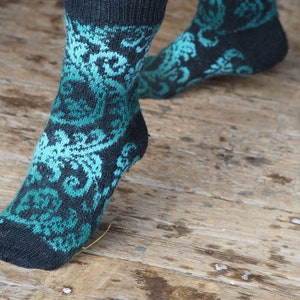 KNITTING PATTERN *Acanthus socks* sockpattern for Norwegian knitted socks