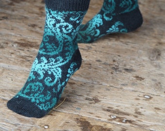 KNITTING PATTERN *Acanthus socks* sockpattern for Norwegian knitted socks