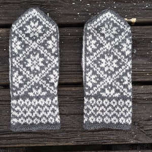 KNITTING PATTERN *West of the moon mittens* pattern for Norwegian knitted mittens