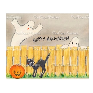 Puede incluir: Una tarjeta vintage de Halloween con un gato negro, una calabaza tallada y dos fantasmas asomándose por encima de una valla de madera. La tarjeta dice "Feliz Halloween".