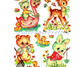 Könnte beinhalten: Eine Vintage-Illustration mit einem rosa Schwan, auf dem ein blauer Bär reitet, einem braunen Bären mit einem Fischernetz, einem blauen Hasen mit einer Angelrute und einem braunen Reh mit einer grünen Schleife. Die Illustration ist vor einem weißen Hintergrund mit grünem Gras und Blumen platziert.