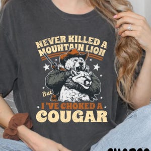 Never Killed a Mountain Lion But I've Choked a cougar Tshirt, Retro Mountain Lion Joke Tee, Funny Cougar T-Shirt, Dark Humor Hiker Quote