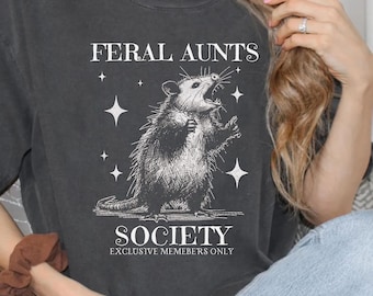 Feral Aunt shirt, Cool Aunt Shirt, Pregnancy Reveal Auntie Shirt, Opossum Shirt, Pregnancy Reveal to Family Clothing, Baby Announcement
