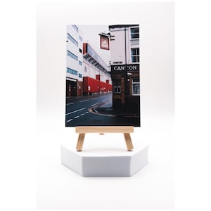 Bramall Lane Sheffield United FC | Impression photo beaux-arts | Format carte postale A6 | photo premium 220 g/m² | Fini mat | Encadré sur pied