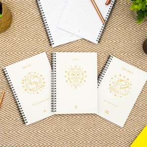 Spersonalizowany notatnik A5 ze znakami zodiaku | Dziennik horoskopu na 104 strony | Ręcznie robiony prezent ze znakiem zodiaku | Spersonalizowany planer astrologiczny | Niebiańskie artykuły piśmiennicze |