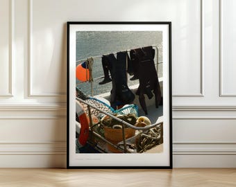 Wydruk łodzi rybackiej z Kirkwall na Orkadach, Fotografia portu na Orkadach, Sztuka ścienna z motywem marynistycznym na wybrzeżu Szkocji, Wydruk zdjęcia z podróży do Wielkiej Brytanii