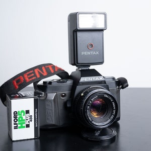 Pentax P30N + Pentax AF160sa Blitz + ILFORD HP5 Plus 400 (35mm-Film-Kamera-Bundle)