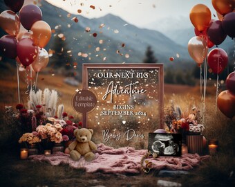 Può includere: Un cartello in legno rustico con il testo "Our Next Big Adventure Begins September 2024 Baby Davis" con un orsacchiotto di peluche, un'immagine di ecografia del bambino e un arrangiamento floreale di fronte ad esso. Il cartello è circondato da palloncini marroni e bordeaux.