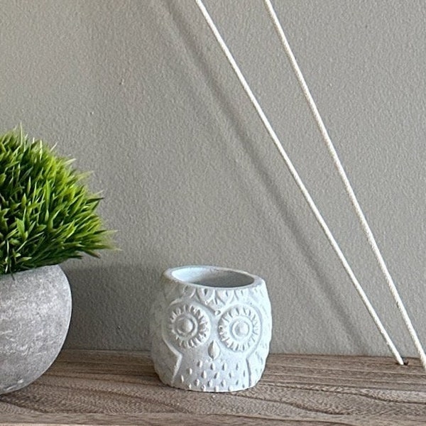 Small Owl Concrete Planter - Succulent Pot - Modern Decor - Gift - Wedding/Shower Favor - Concrete Product