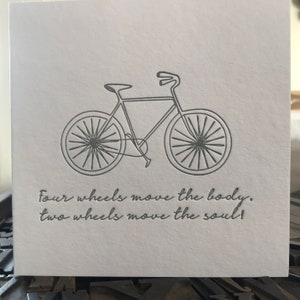 Faire du vélo, c'est bon pour l'âme - Carte de vélo imprimée en typographie à la main