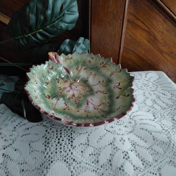 Vintage Majolica Green/Maroon Colored Leaf Bowl/Dish