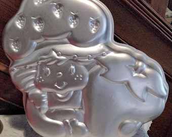 Wilson Strawberry Short Cake Pan Character