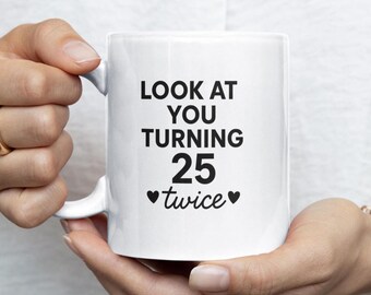 Mok 50e verjaardag | Grappige koffiekopje 'Turning 25 Twice'