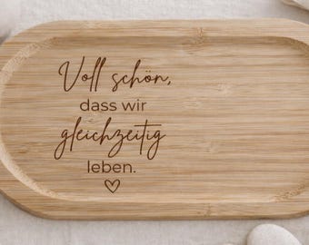 Personalized wooden tray with engraving – “It’s so wonderful that we live at the same time” – Gift for girlfriend, partner, birthday, FSC bamboo