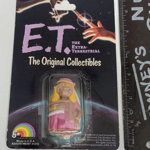 Vintage LJN 1982 &quot;ET The Original Collectibles&quot; 2 Inch PVC Carded and sealed Mint Figure Dressed as Lady