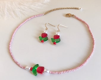 Gargantilla con cuentas de tulipán rojo ajustable y pendientes / Conjunto de joyería suave de primavera y verano / Collar cuentas de semillas de vidrio Sripes rojas blancas