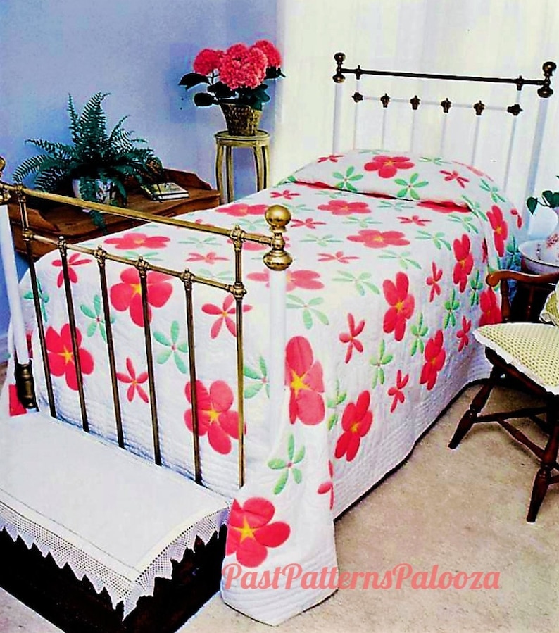 Vintage Sewing Pattern Country Rose Flowers Bed Quilt PDF Instant Digital Download Full Bloom Roses Cotton Applique Block Quilting 104x120 immagine 1