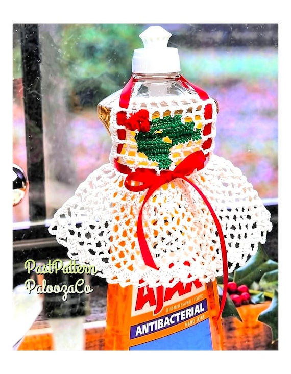 Vintage Crochet Pattern Christmas Dish Soap Detergent Bottle Apron Holly Berries PDF Instant Digital Download Holiday MCM Housewife Chic