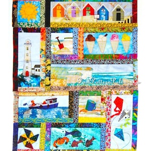 Puede incluir: Un edredón patchwork colorido con escenas de playa. Incluye imágenes de un faro, cabañas de playa, conos de helado, un barco y cometas. Hecho con diversas telas estampadas en tonos azules, amarillos, rojos y verdes.