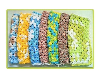 Könnte beinhalten: Sechs gehäkelte Babydecken in verschiedenen Farben, darunter Gelb, Blau, Grün und Braun. Die Decken sind mit einem Granny-Square-Muster gearbeitet.