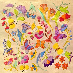 Broderie Crewel vintage des années 70 : Art mural de broderie de fleurs