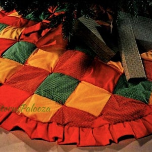 Vintage Sewing Pattern Calico Patchwork Christmas Tree Skirt PDF Instant Digital Download Sewn Quilted Fabric Squares Ruffled Edge 46&quot;