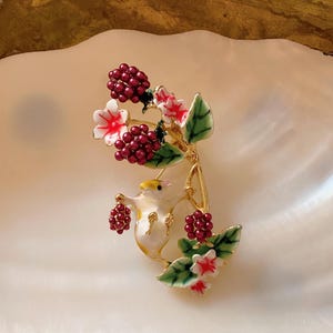 Mouse Blackberry Branch Brooch, Enchanted Forest, Woodland Animal Jewelry Pin, Fairytale, Vintage Style, Nature Lover, Cottagecore Gift
