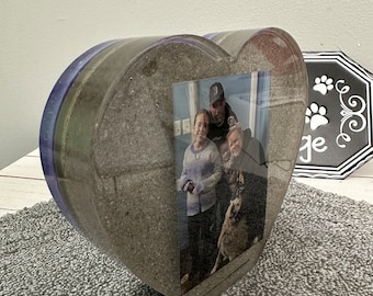 Heart Pet memorial with ashes, resin memorial, dog/cat ashes