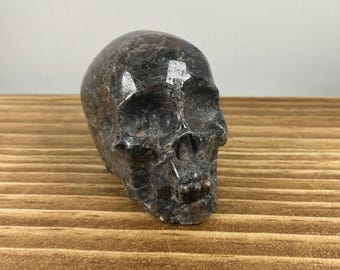 Yooperlite Skull Carving - UV Reactive Crystal Healing