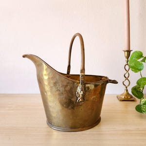 Vintage Copper & Brass Lion Head Motif Coal Scuttle Bucket, English Country Hammered Rustic Victorian Style Metal Basket, Helmet Shaped