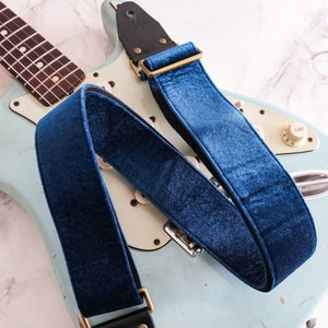 The blues velvet vintage retro guitar strap "Genuine leather ends"