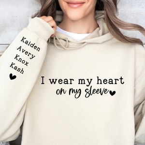 SVG personalizado - Eu visto meu coração na manga SVG - Citações sobre a vida - Presente de dia das mães - Presente para a mãe