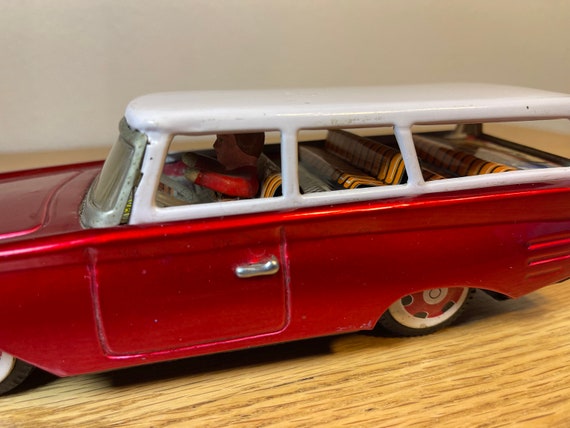 希少な1960年代の赤いブリキのおもちゃの車：MF 962 フリクション