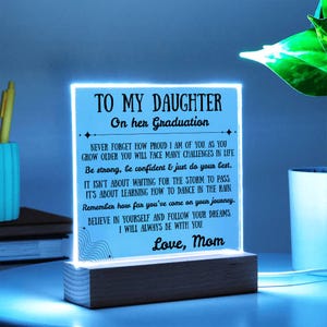 Acryl graduierte Geschenk Tochter, Nachrichten-Karte von Mama, Andenken Plakette für High School oder College Grad Girl, Custom 2025 Geschenk