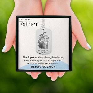 Gepersonaliseerde familieportret Dog Tag sleutelhanger berichtkaart voor Vaderdag | Op maat getekend portretcadeau voor papa