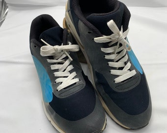 Men’s Nike Air Max sneakers in a size 9.5.