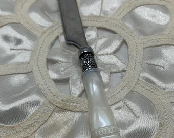 Single hors d’doeuvres or butter and jam spreader by Southern Living At Home.