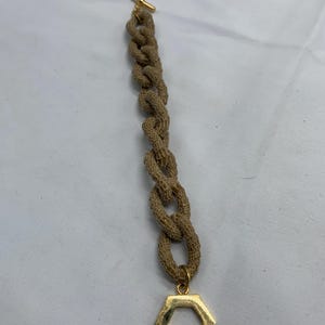 A chain link “python “ bracelet with toggle clasp. bild 5