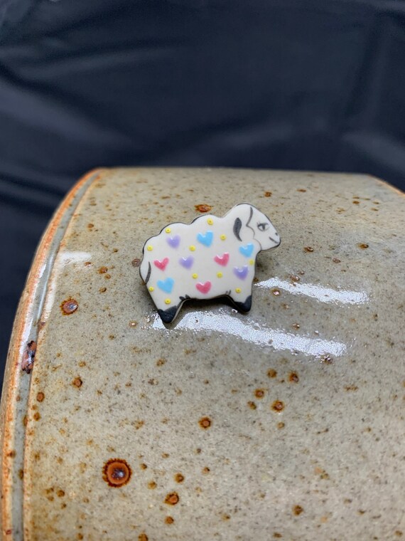A tiny multicolored sheep pin in ceramic. - image 1