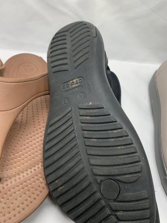 A “lot” of Crocs in assorted styles for Spring an… - image 8