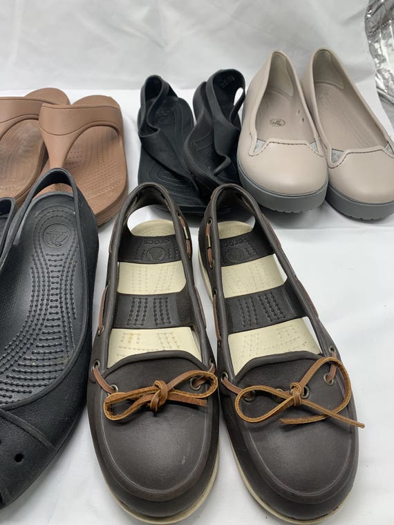 A “lot” of Crocs in assorted styles for Spring an… - image 3