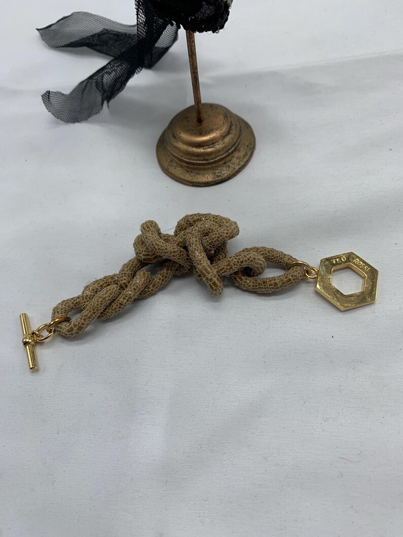 A chain link “python “ bracelet with toggle clasp. bild 4