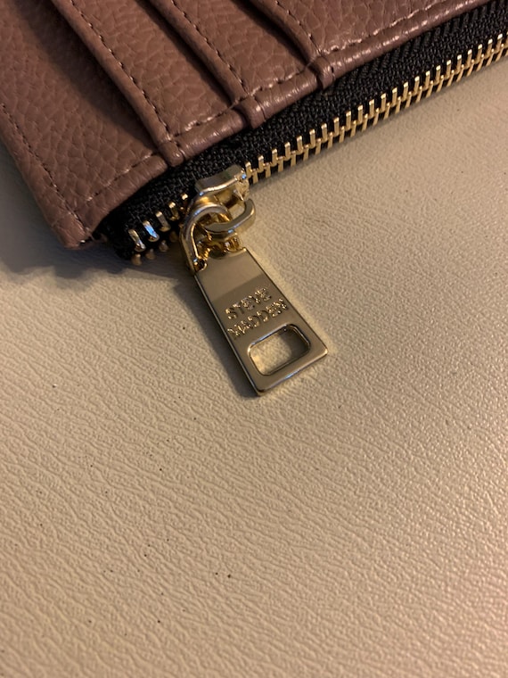 Steve Madden card and wallet wristlet in a dark t… - image 3