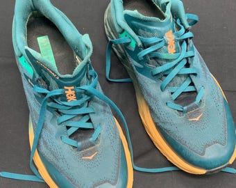 A pre-owned pair of women’s running shoes in a size ten.