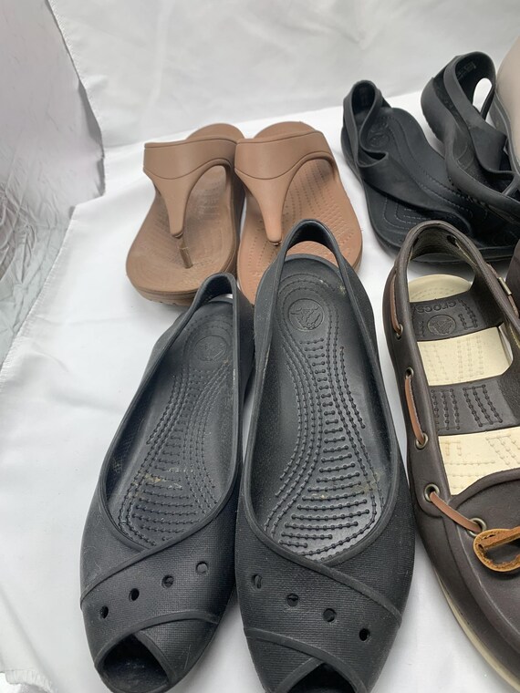 A “lot” of Crocs in assorted styles for Spring an… - image 2