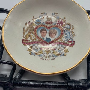 Prince Charles and Lady Diana Spencer commemorate their marriage 1981 trinket dish.