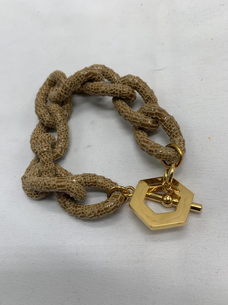 A chain link “python “ bracelet with toggle clasp. bild 9