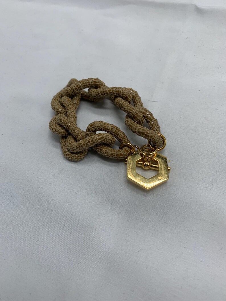 A chain link “python “ bracelet with toggle clasp. bild 8