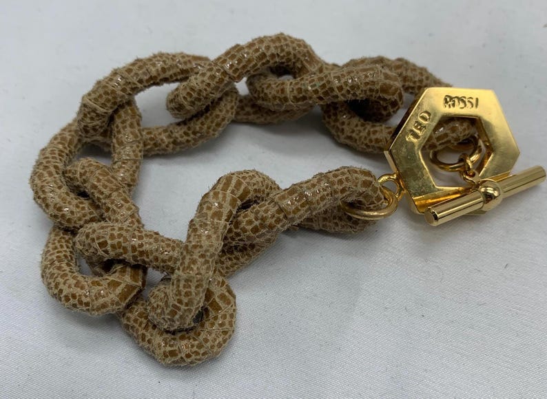 A chain link “python “ bracelet with toggle clasp. bild 1